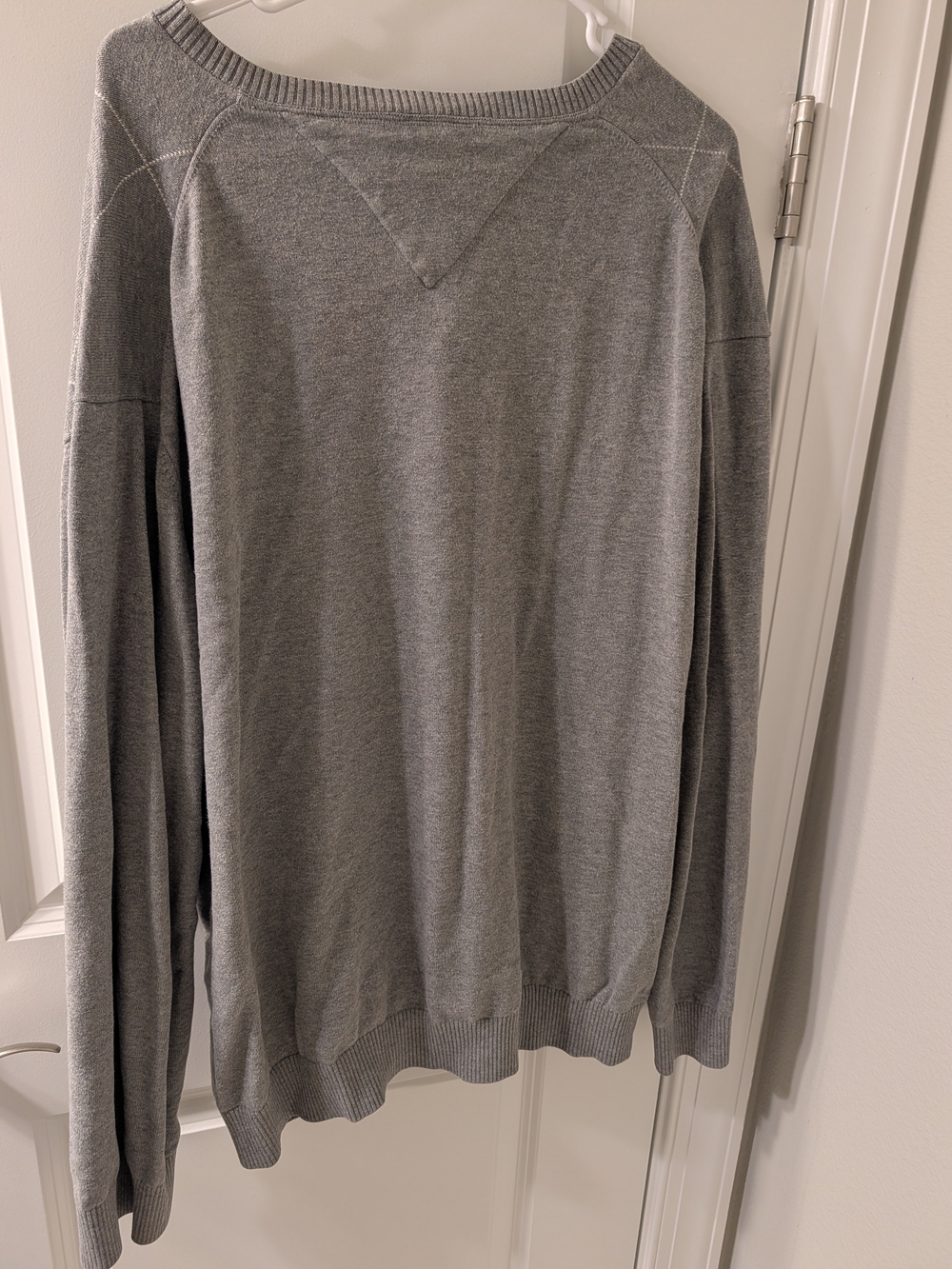 Tommy Hilfiger Light Gray V-Neck Argyle Knit Sweater - Picture 4 of 4